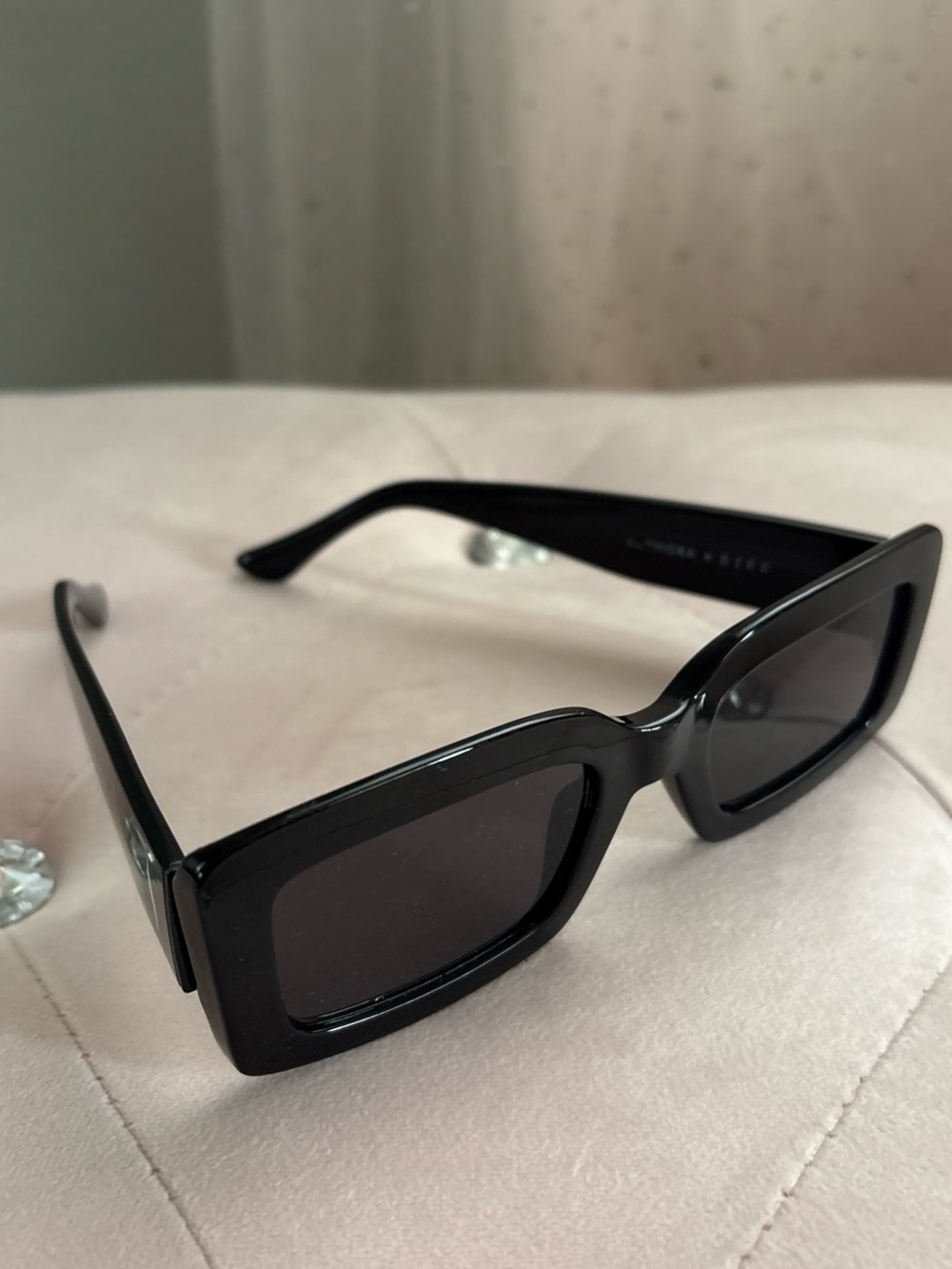 DIFF Black Rectangular Women's Sunglasses - Classic Fashion Accessory